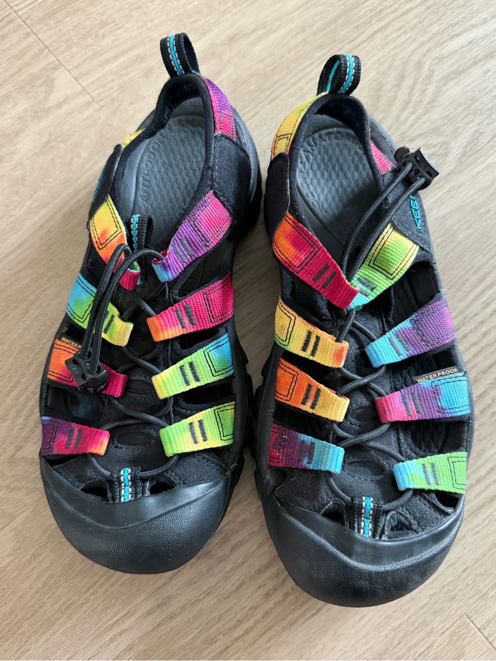 Keen women’s Black & Rainbow Sandals size 7